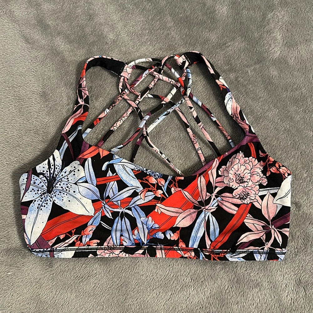 Lululemon Free to Be sports bra